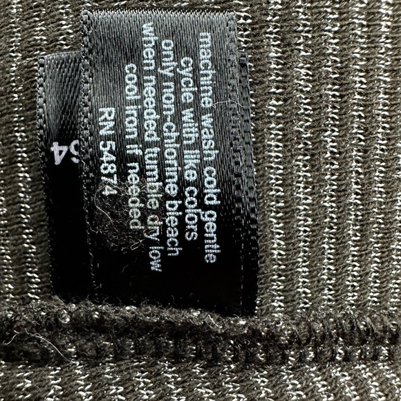 Beautiful silver and black limited top - Picture 8 of 8